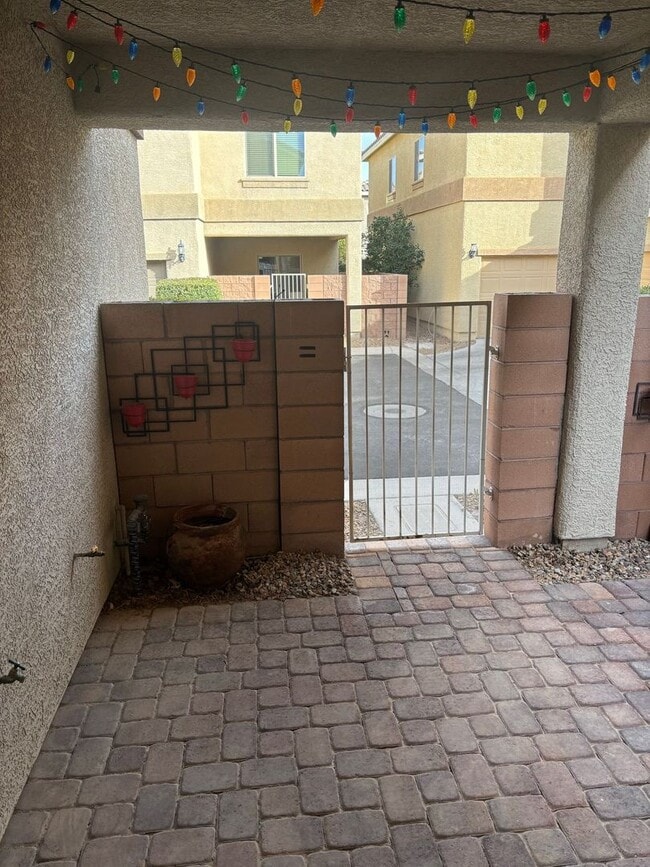 Foto del edificio - Gated 3-Bedroom Home with Community Pool Near Fort Apache & Blue Diamond