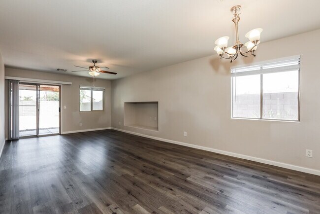 Foto del edificio - 1074 E Silversmith Trail