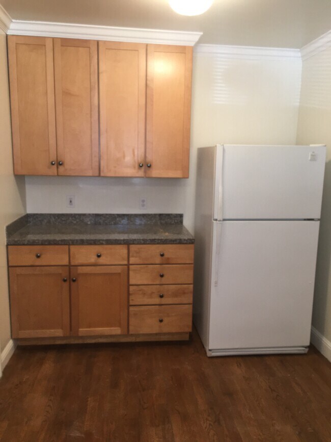 Kitchen - 800 Bayswater Ave
