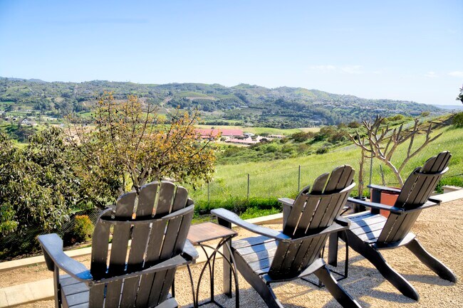 Lounging area to enjoy the Bonsall Views - 5935 Redondo Dr