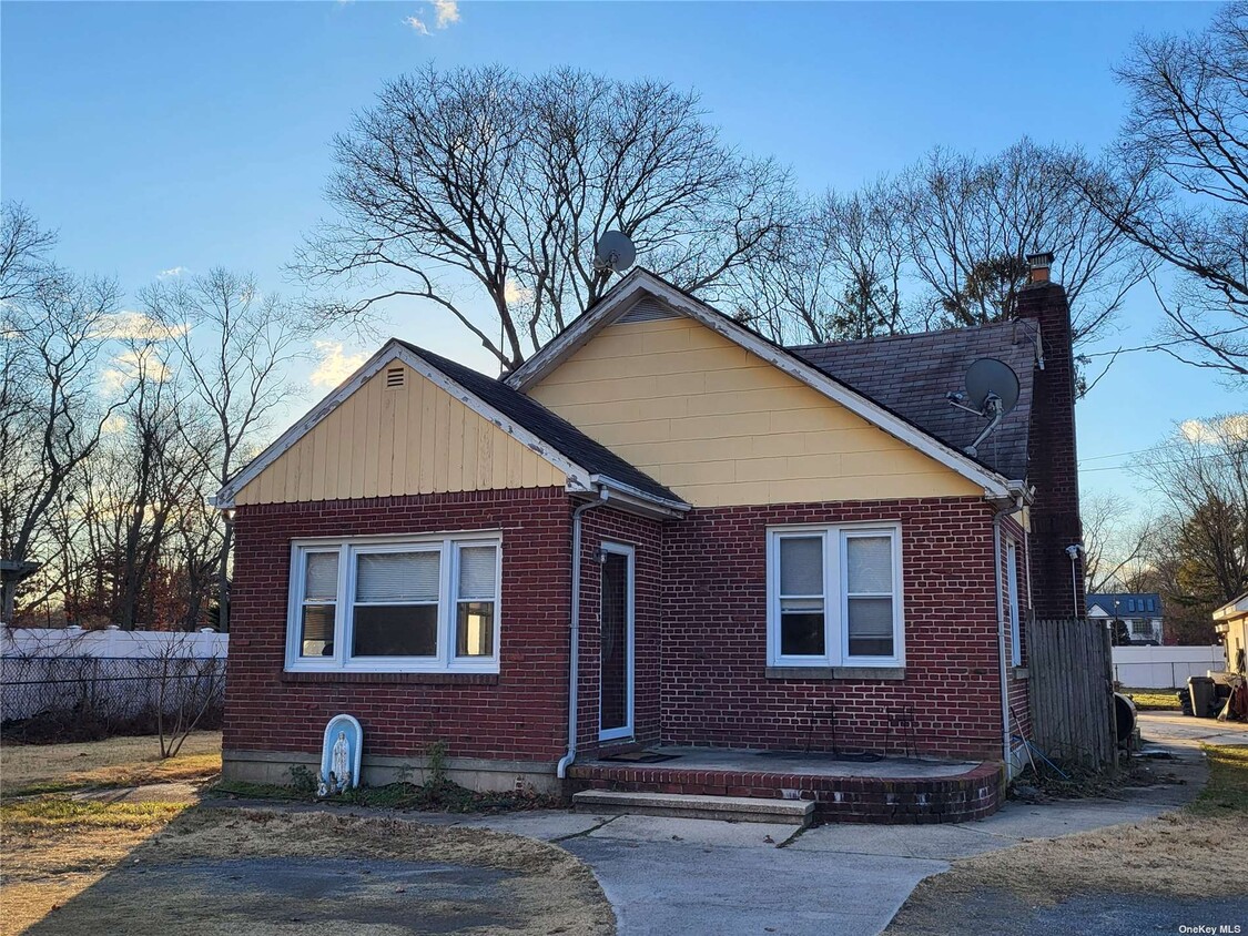 Primary Photo - 196 Edgewood Ave