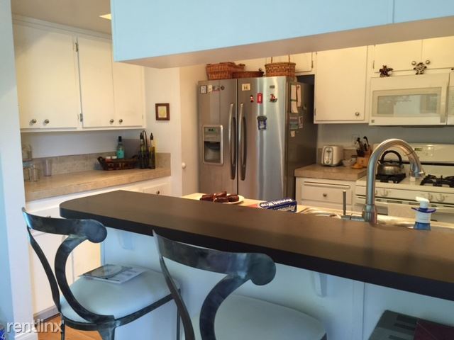Building Photo - 2 br, 1.5 bath Condo - 226 Oakwood St