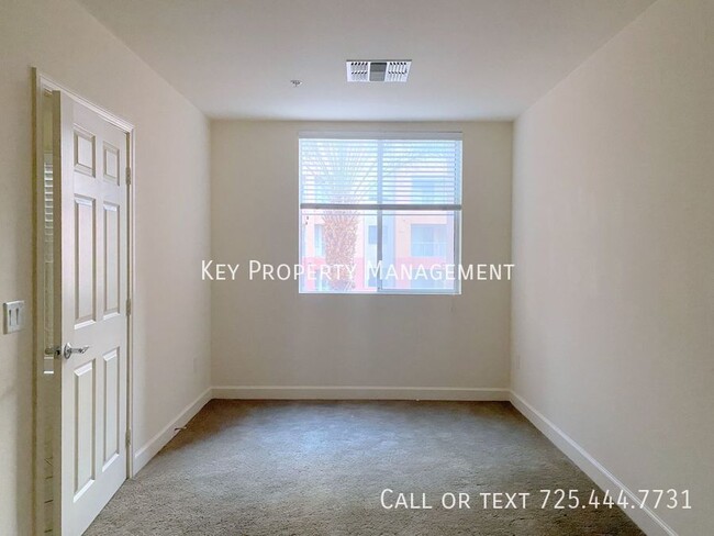 Building Photo - 2 BEDROOM CONDO AT PARK AVENUE OFF THE LAS...