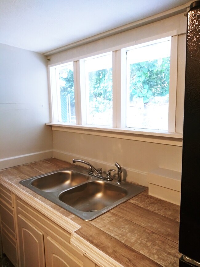 Building Photo - 7107 Arlet Dr