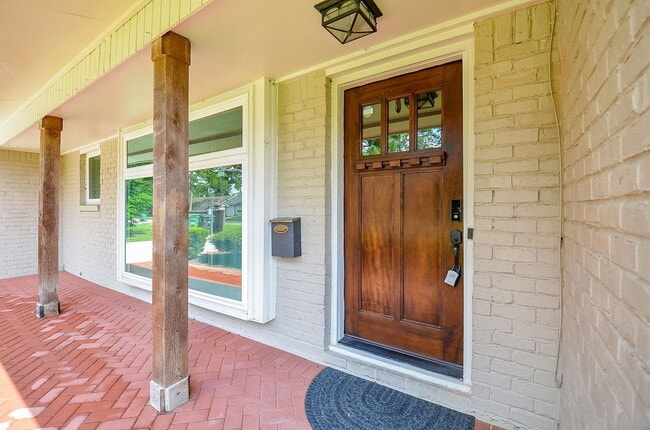 Building Photo - 10050 Haddington Dr