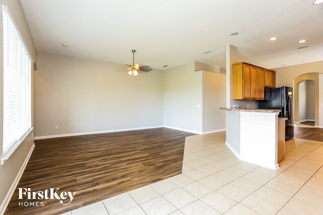 Building Photo - 13966 Devan Lee Dr N