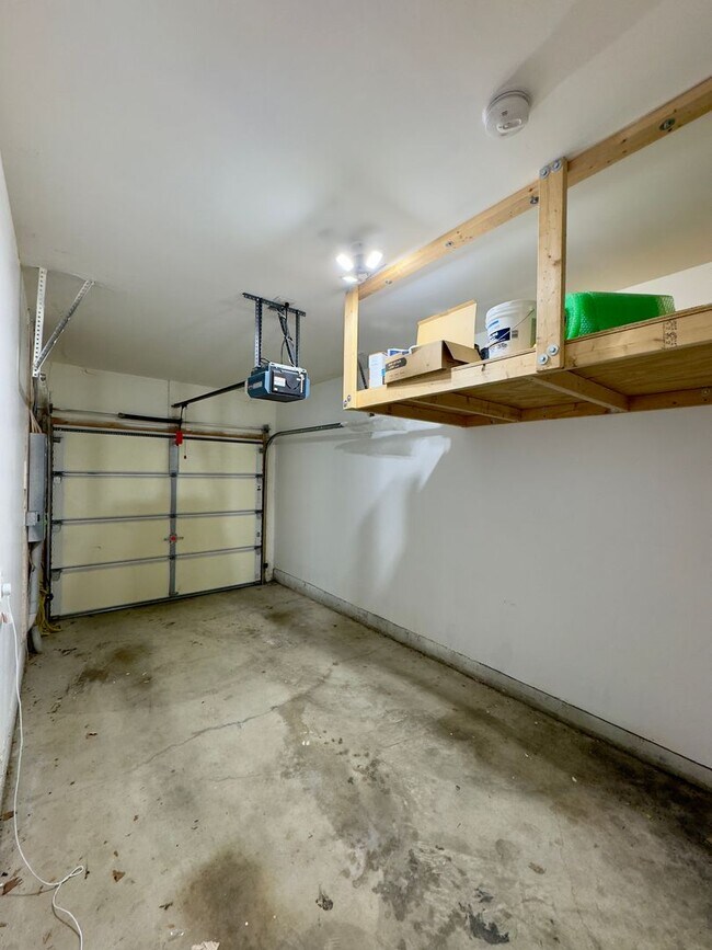 Building Photo - Charming 4 Bedroom/3.5 Bathroom Townhome with In-Unit Laundry in Pigtown, Baltimore, MD!