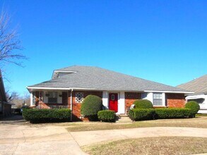 Building Photo - 3609 N Drexel Blvd