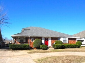 Building Photo - 3609 N Drexel Blvd