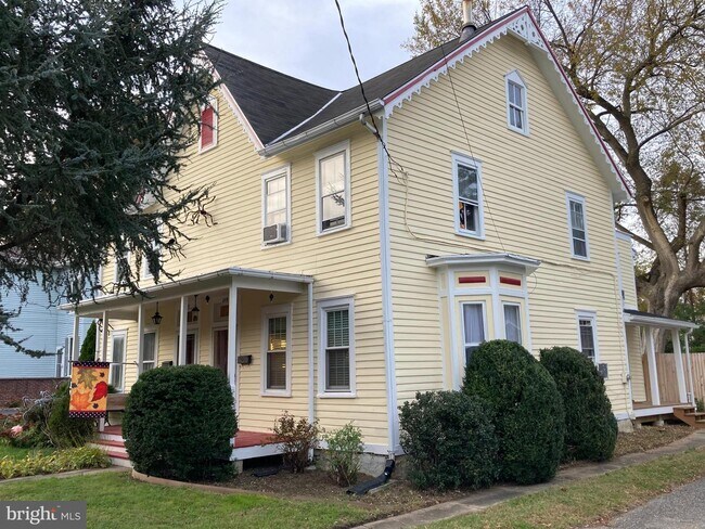 Building Photo - 208 Morrison Ave