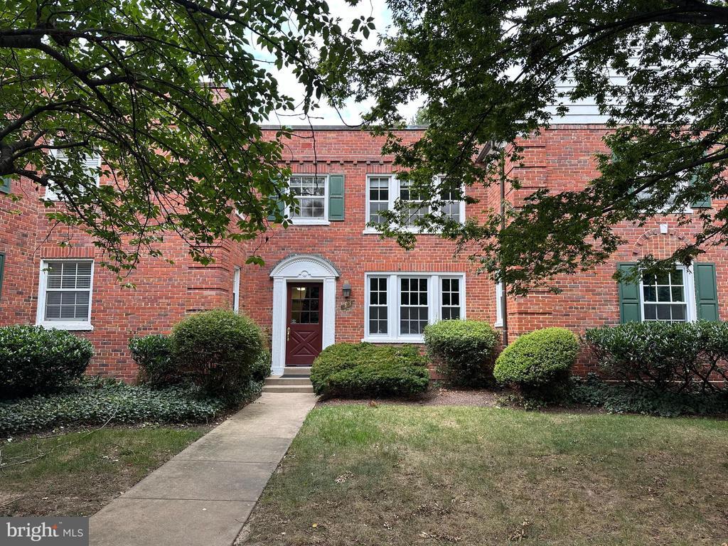 Foto principal - 1816 Queens Ln
