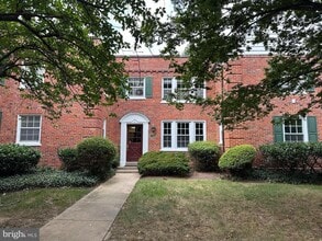 Building Photo - 1816 Queens Ln