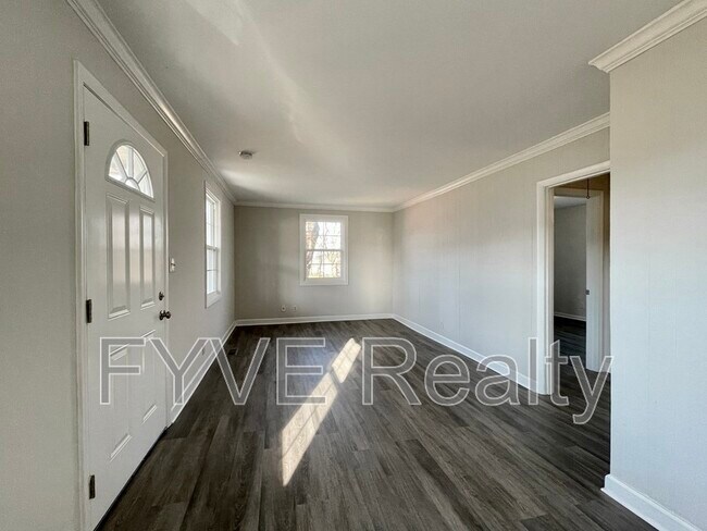 Foto del edificio - 109 W Trinity Ln