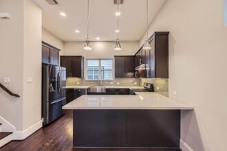 Building Photo - 407 N Nagle St