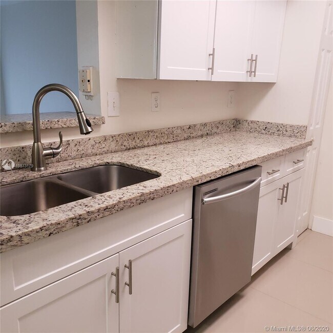 Building Photo - 230 SW 117th Terrace