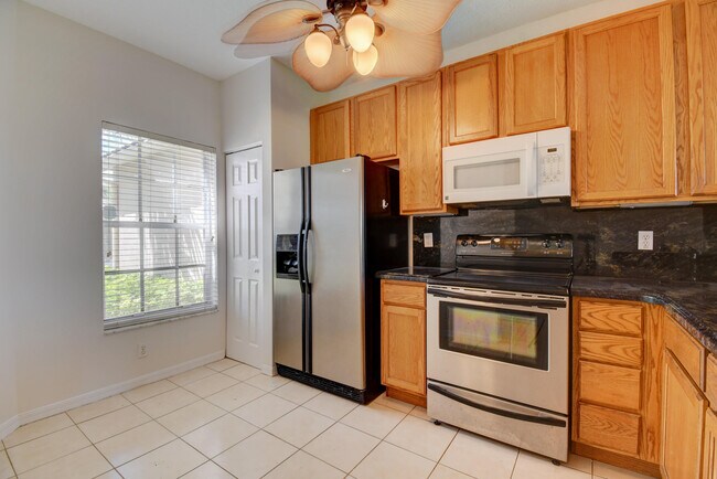 Foto del edificio - 6414 Park Lake Cir