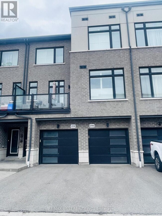 Building Photo - 2550 Castlegate Crossing