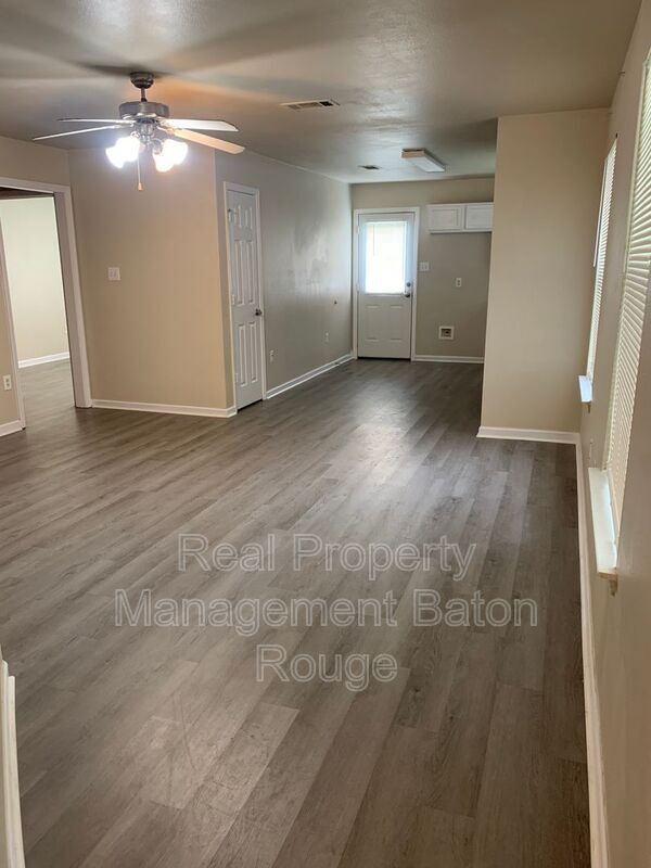 Foto del edificio - 23622 Wellington Ave