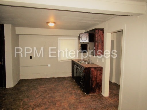 Building Photo - 1613 E Park Pl