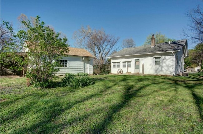 Building Photo - 2 bed 1 bath 792 sqft