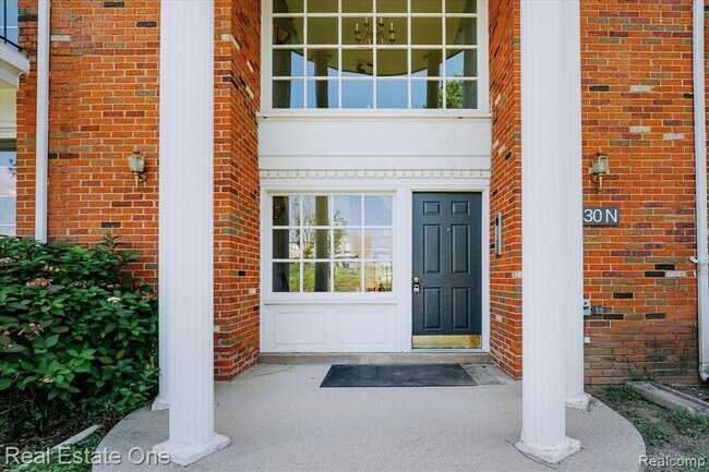 Foto del edificio - 430 Fox Hills Dr S