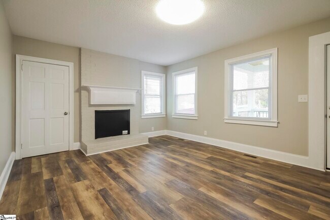 Building Photo - 111 Ivydale Dr