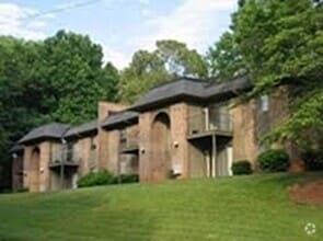 Building Photo - 300 Orchard Trace Ln