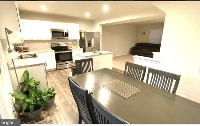 Building Photo - 4 Azalea Cir