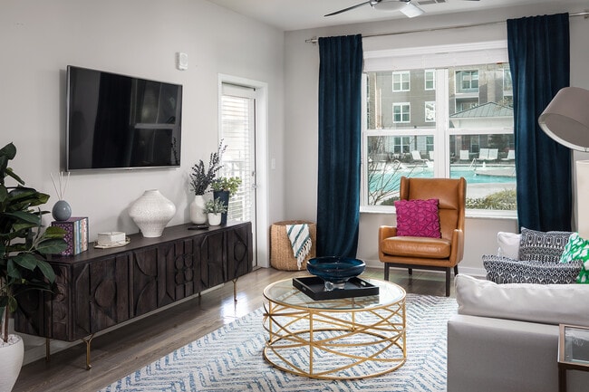 Building Photo - Pointe at Lake Crabtree Apartments