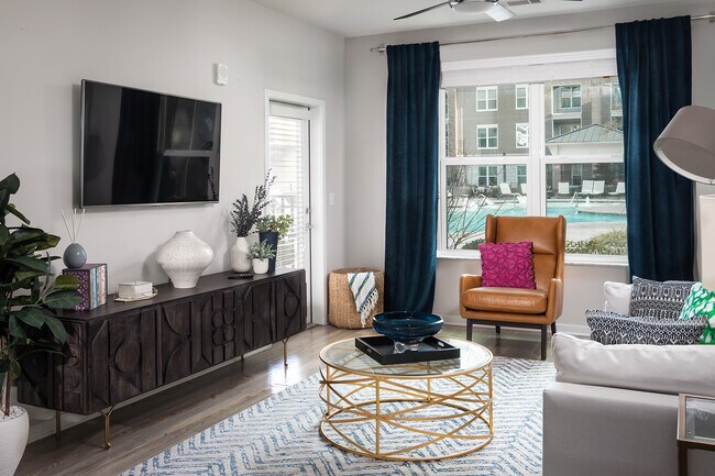 Foto del edificio - Pointe at Lake Crabtree Apartments