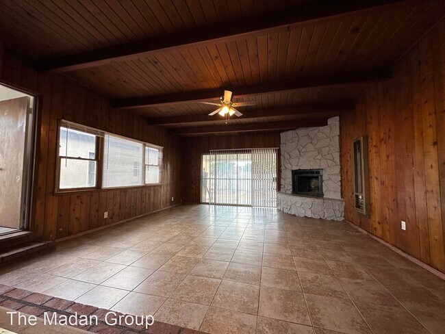 Foto del edificio - 2 br, 2 bath House - 9030 Flower St