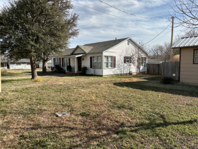 Building Photo - 1803 W Ave H