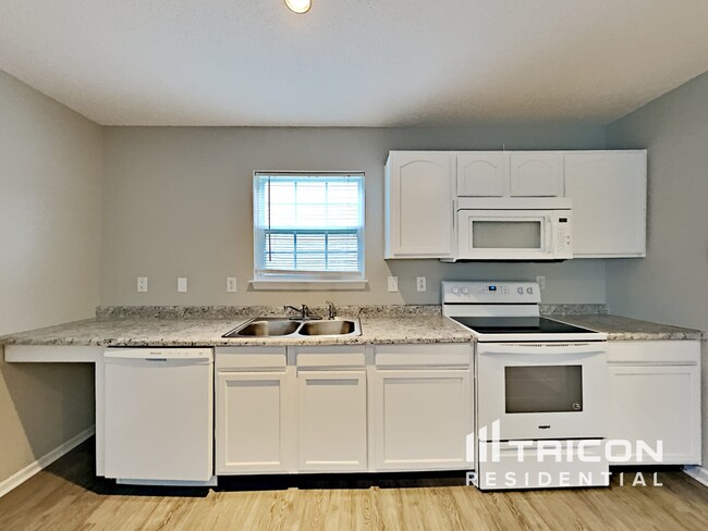 Building Photo - 2035 Southernwood Ln