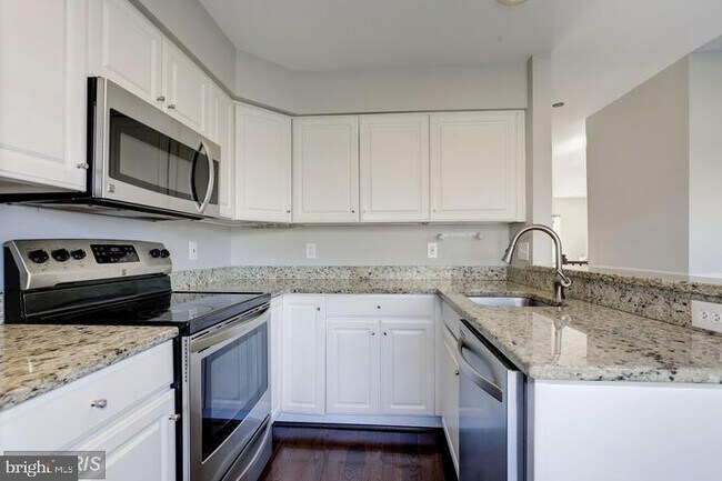 Building Photo - 45084 University Dr