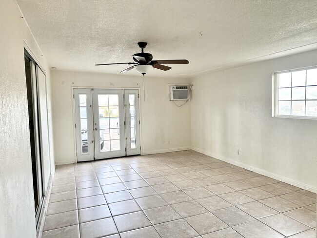 Building Photo - 871 Avocado Ave