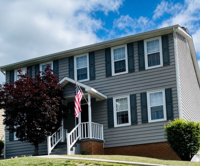 Knoxville (Farragut) 37934 - 4 Bedroom, 2.5 bath Farragut Home with Community Pool and Lake Acces... - Knoxville (Farragut) 37934 - 4 Bedroom, 2.5 bath Farragut Home with Community Pool and Lake Acces...