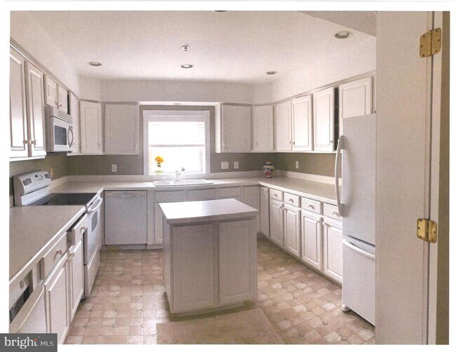 Building Photo - 207 S Cross St