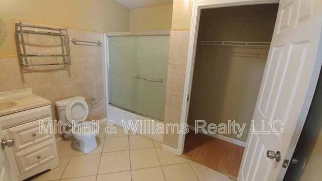 Building Photo - 955 Mackinaw St