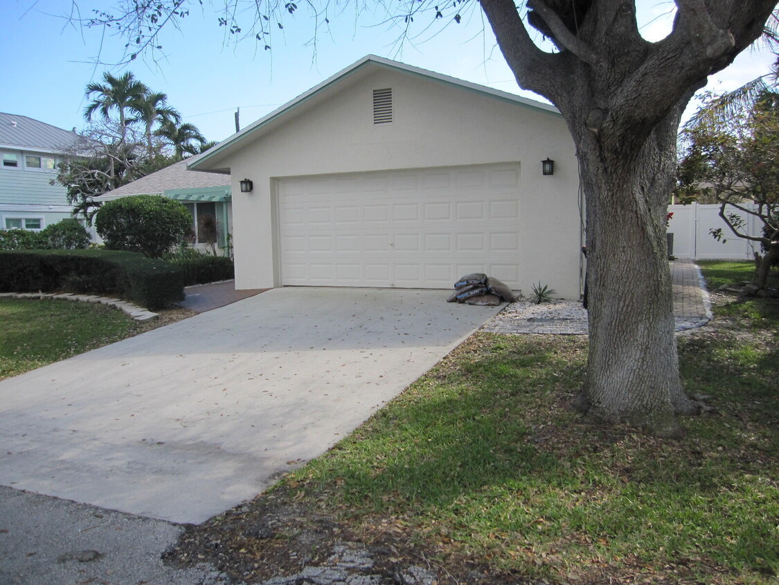 Primary Photo - 10 Sailfish Ln