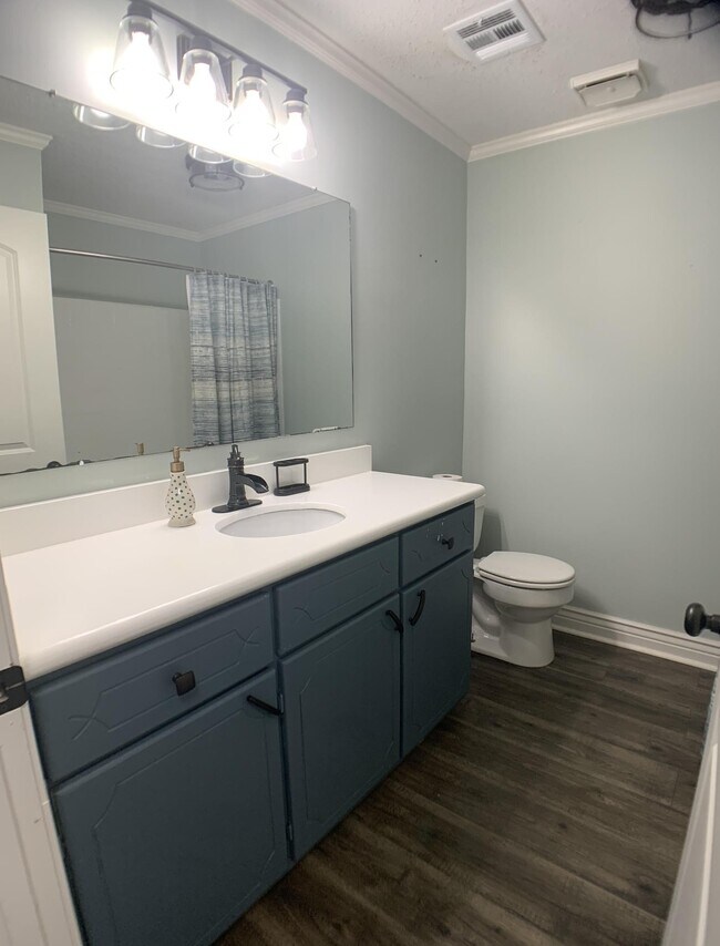 Building Photo - 2216 Acadian Dr