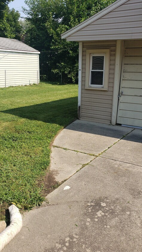 Foto principal - 16039 Tacoma St