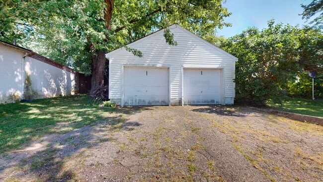Building Photo - 683-685-685 S Diamond St