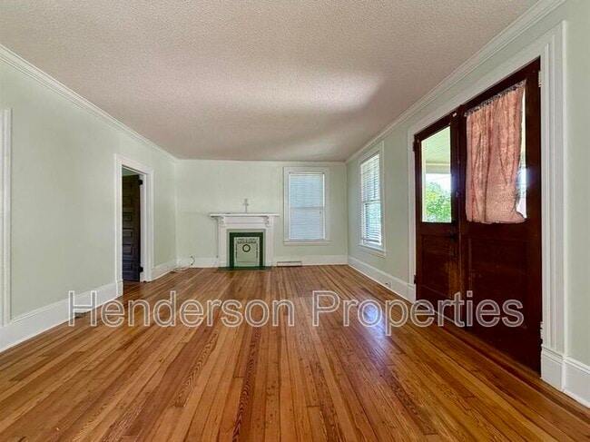 Building Photo - 319 N Mulberry St