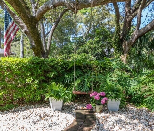 Building Photo - Charming 3-Bedroom Home with 2 Full Bathro...