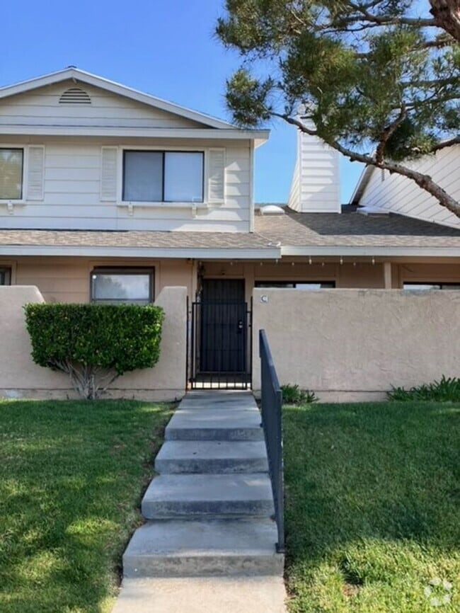 Building Photo - 1105 Beechdale Dr
