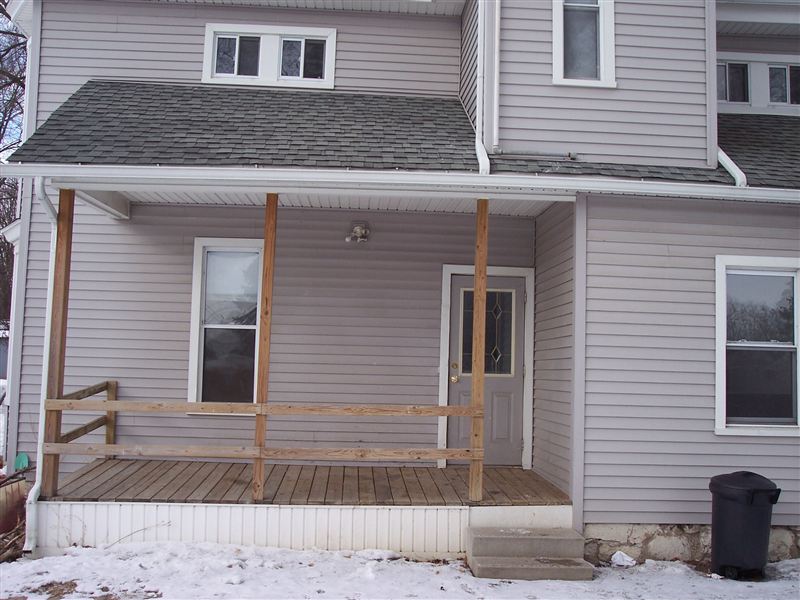 Primary Photo - 305 N Main St