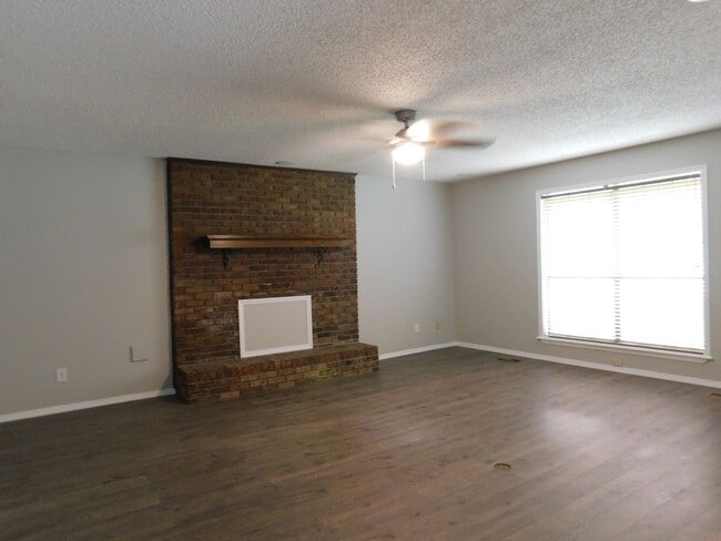 Building Photo - Spacious 2 Bed 2 Bathroom Duplex