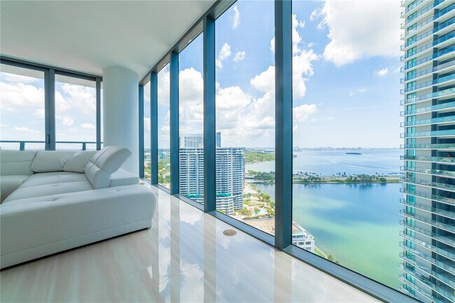 Foto del edificio - 650 NE 32nd St