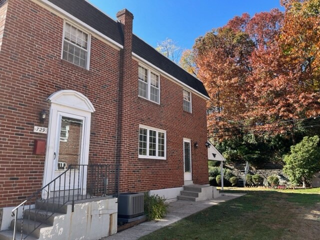Building Photo - 729 Cinnaminson St