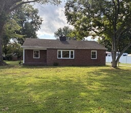 Building Photo - 808 Martin Rd